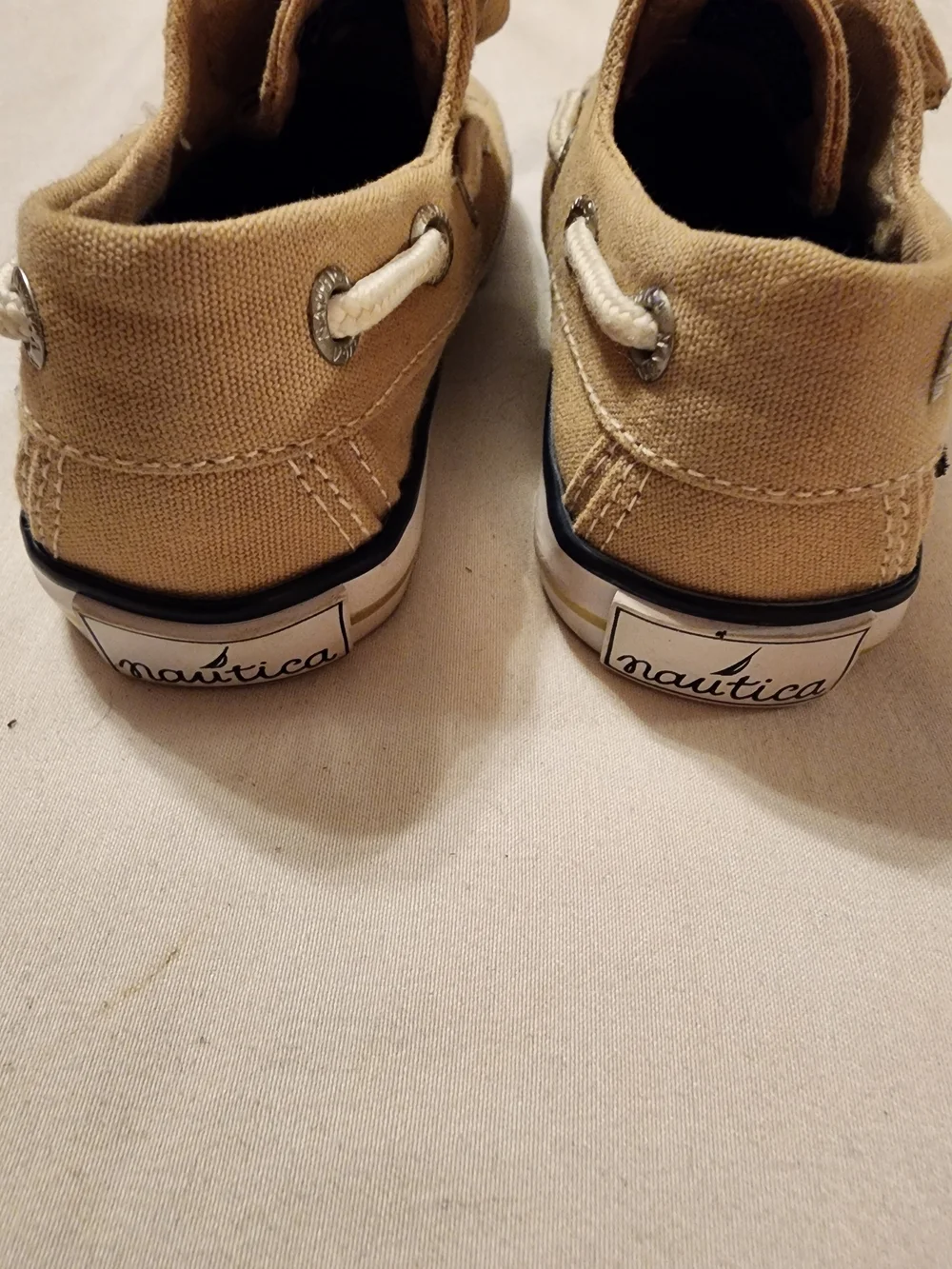 Nautica Kids Tan boat shoes size 6